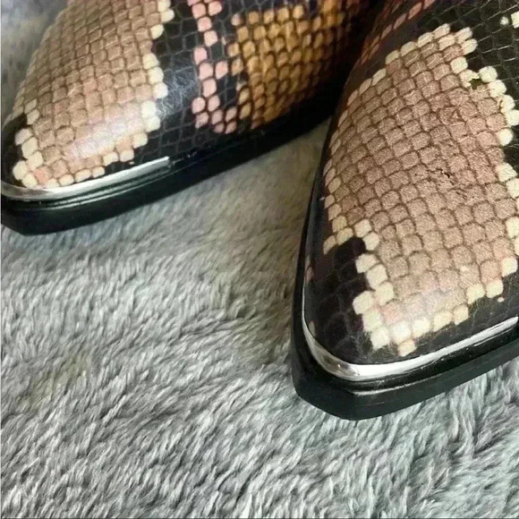 Marc Fisher Yale Chelsea Boot in Snake Embossed Size 5.5 NIB - Picture 5 of 12